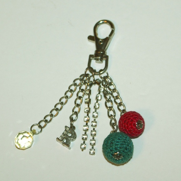Accessories - 5/50% off "R" decorative keychain